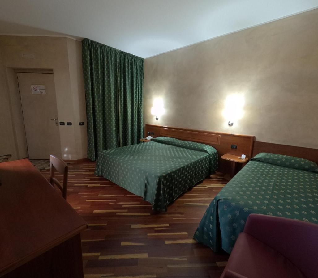 Hotel Air Bag Лоди Екстериор снимка