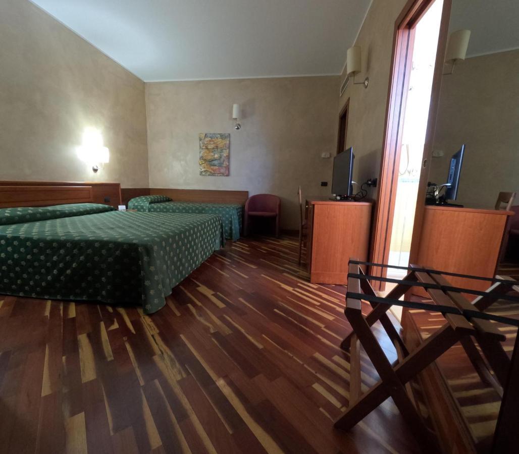 Hotel Air Bag Лоди Екстериор снимка