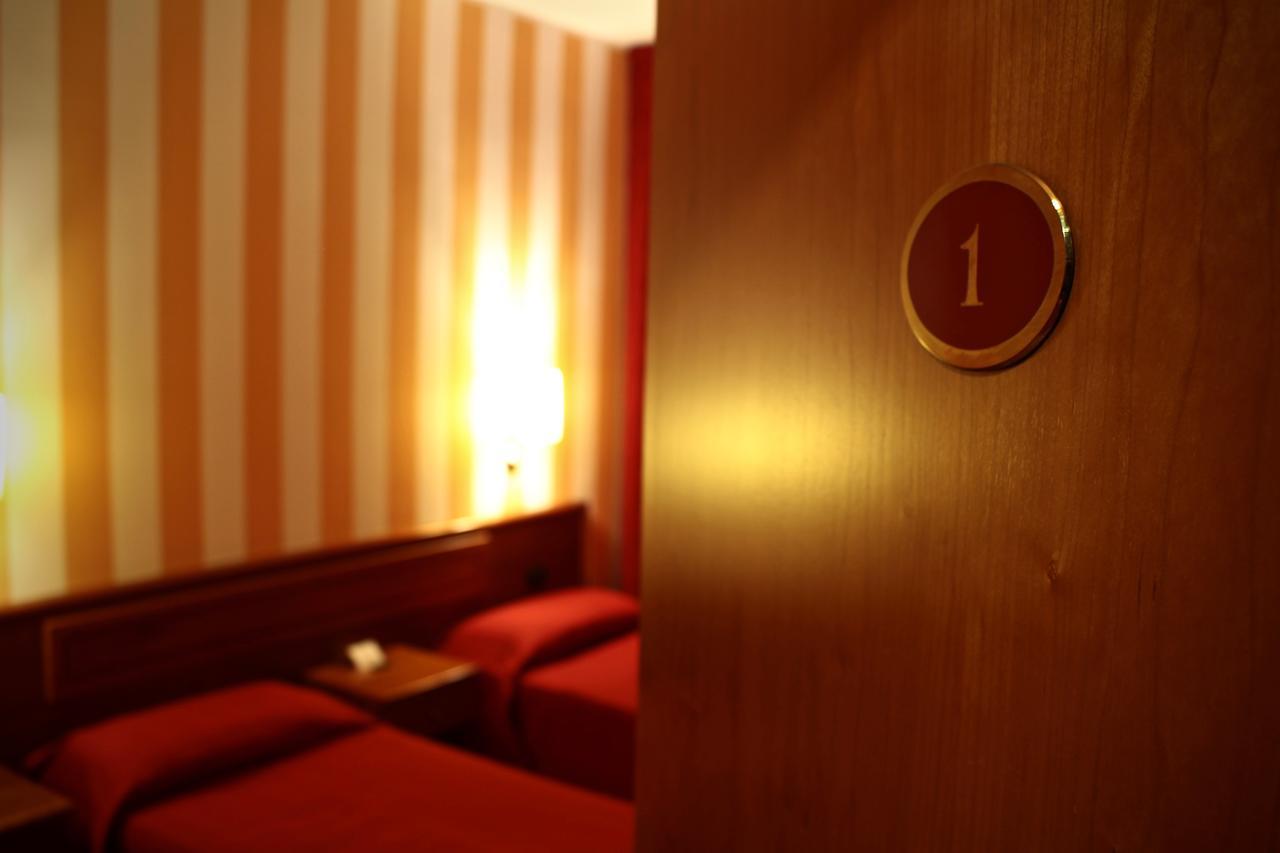Hotel Air Bag Лоди Екстериор снимка