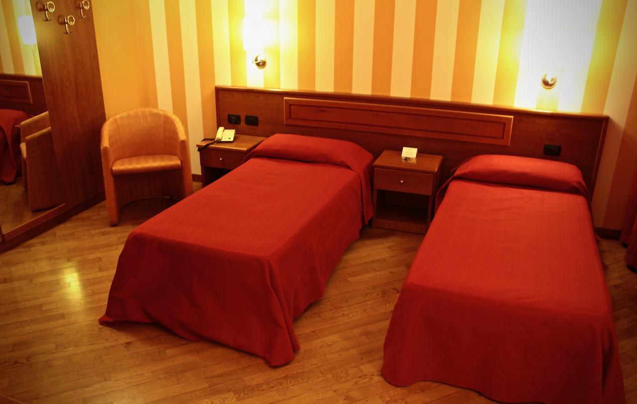 Hotel Air Bag Лоди Екстериор снимка